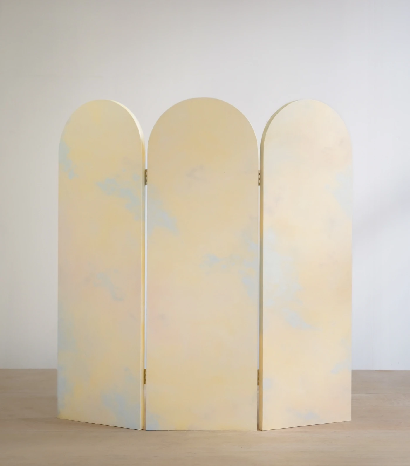 Candy Cloud, 2023, folding screen, oil on wood, 150 × 150 cm