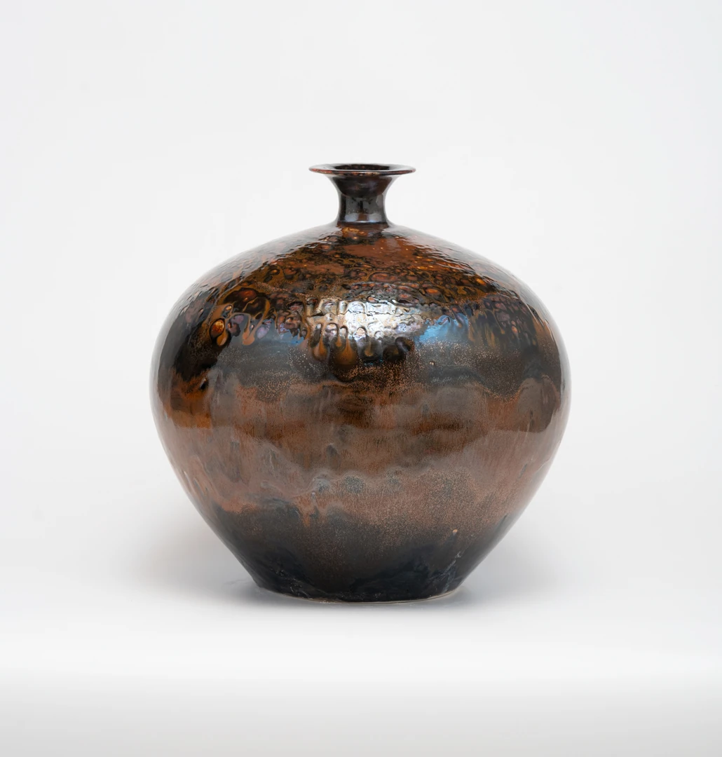 Planets Saturne, 2024, glaze on porcelain, 35 × 35 cm