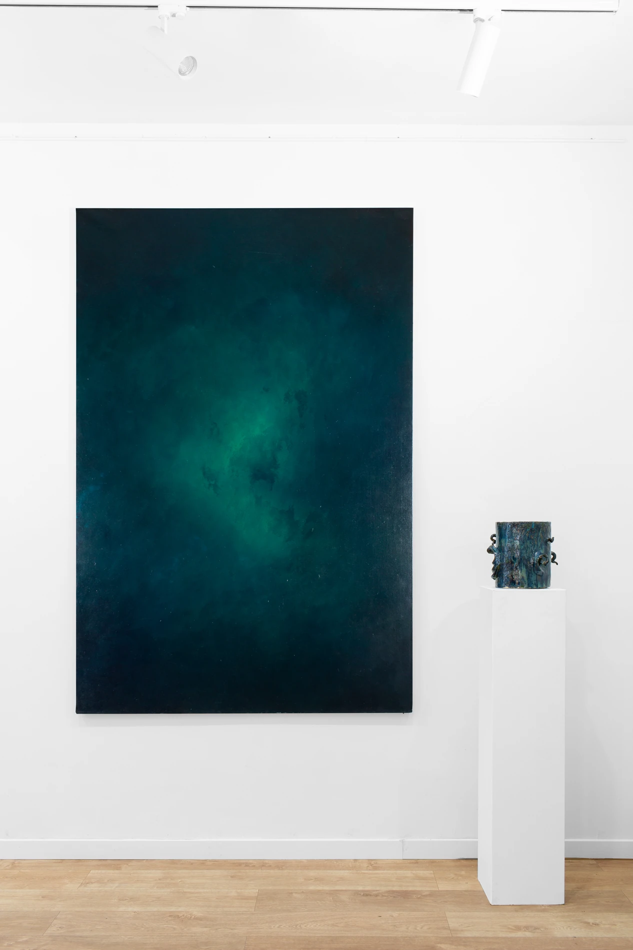 She sings in the Dark I, 2022–2024, oil on canvas, 195 × 130 cm. Installation view. Photo: Margot Montigny.